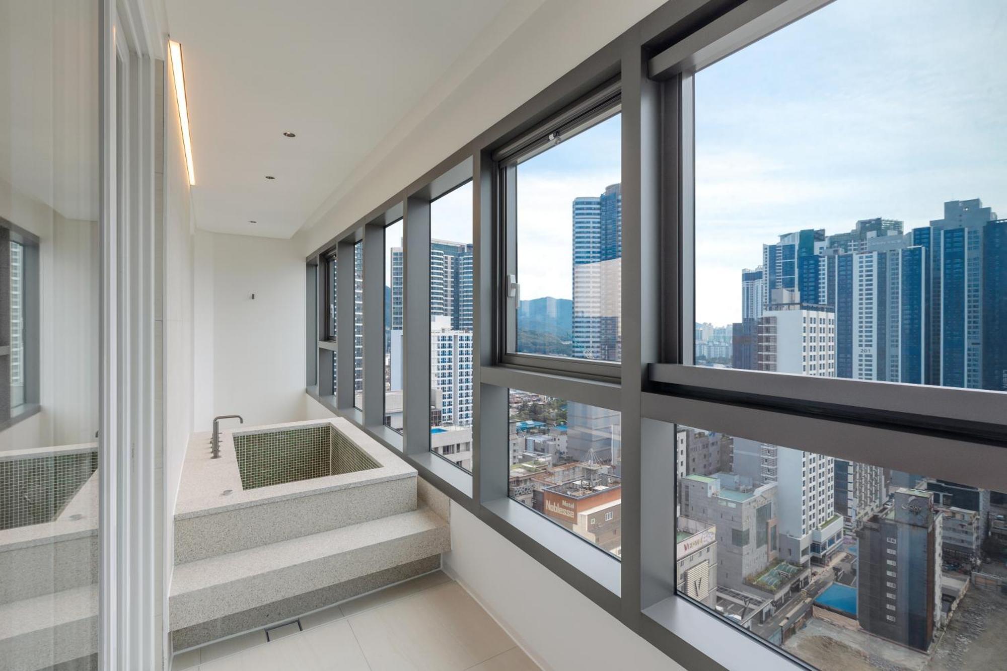 Newcz Haeundae Residence Busan Bagian luar foto